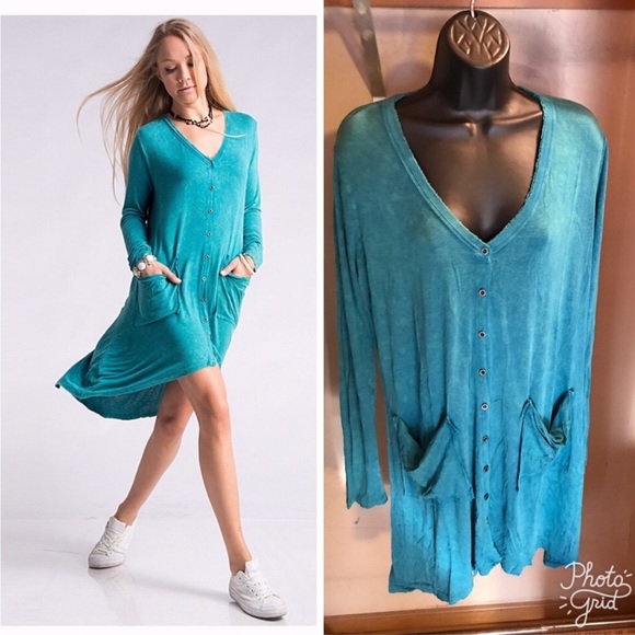Button down hi Lo dress with pockets. - Picture 1 of 4